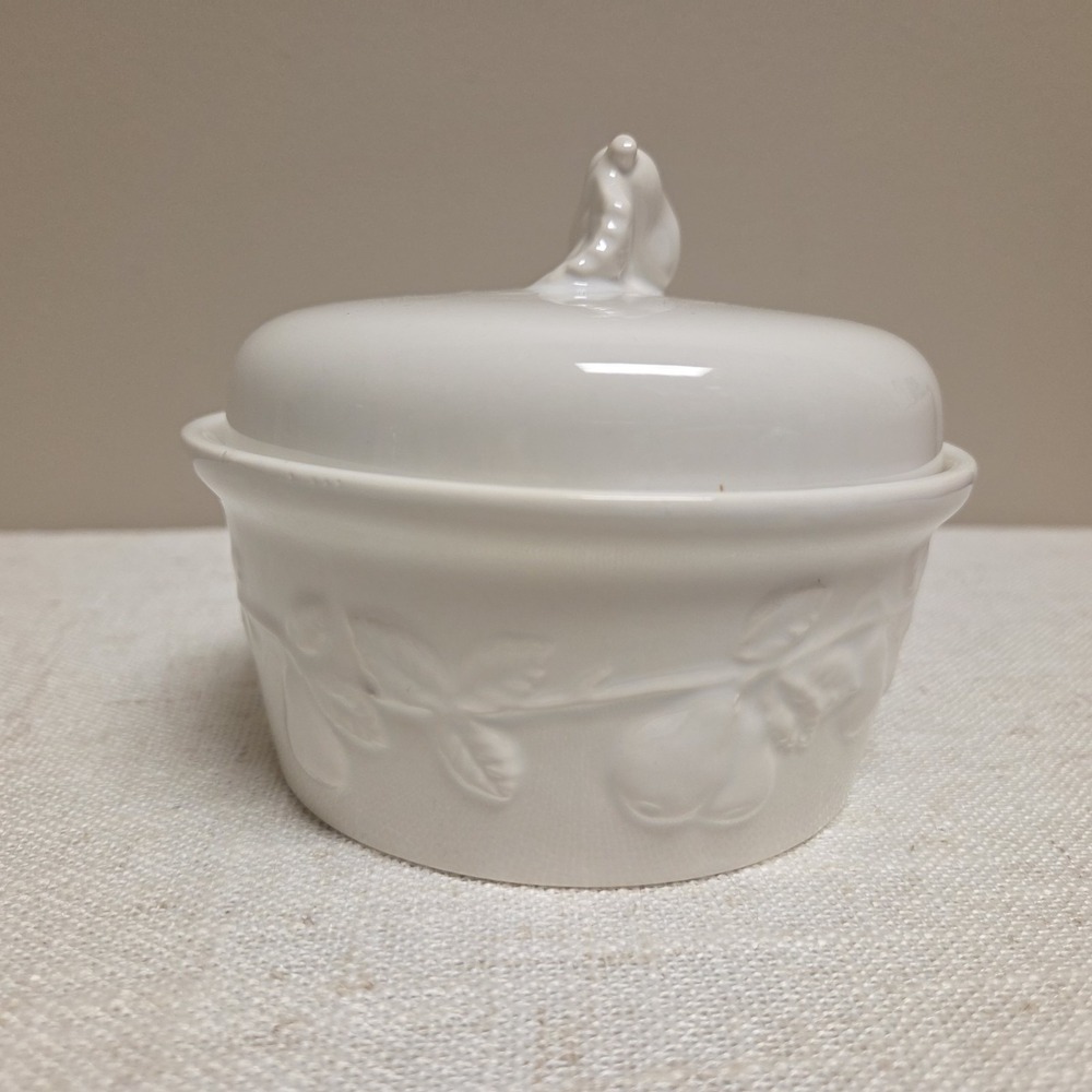 Vintage‎ Lillian Vernon White Pears and Leaves Round Mini Casserole with Lid